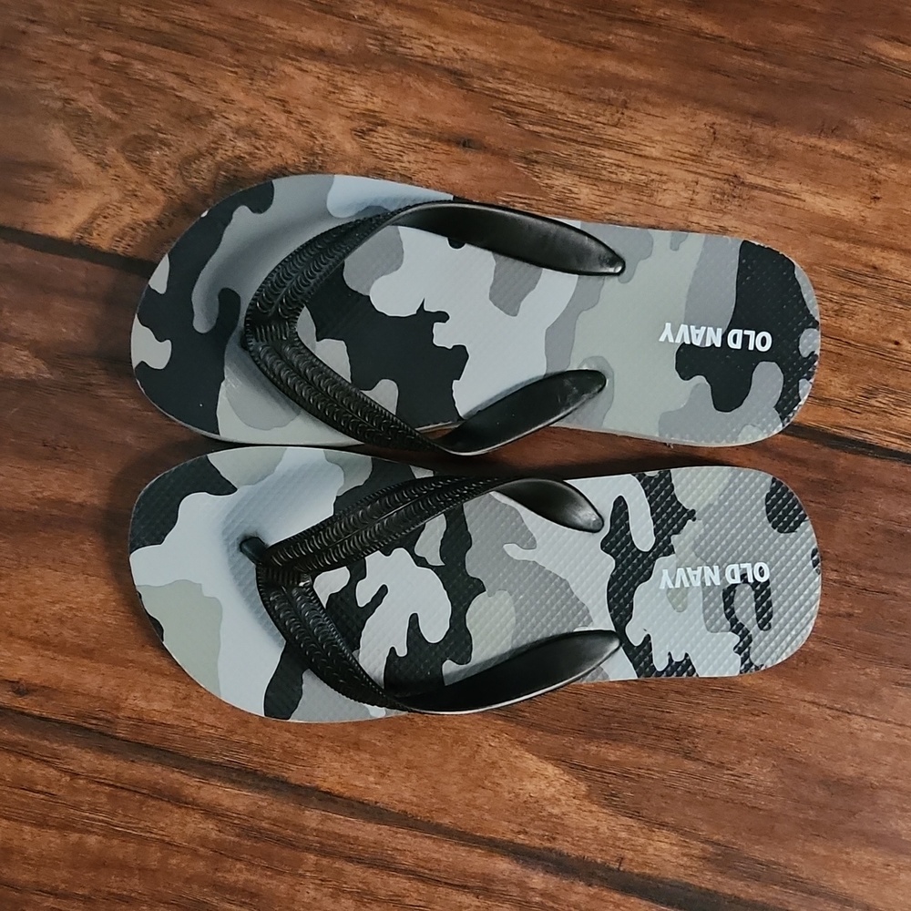 Boys Old Navy flip flops